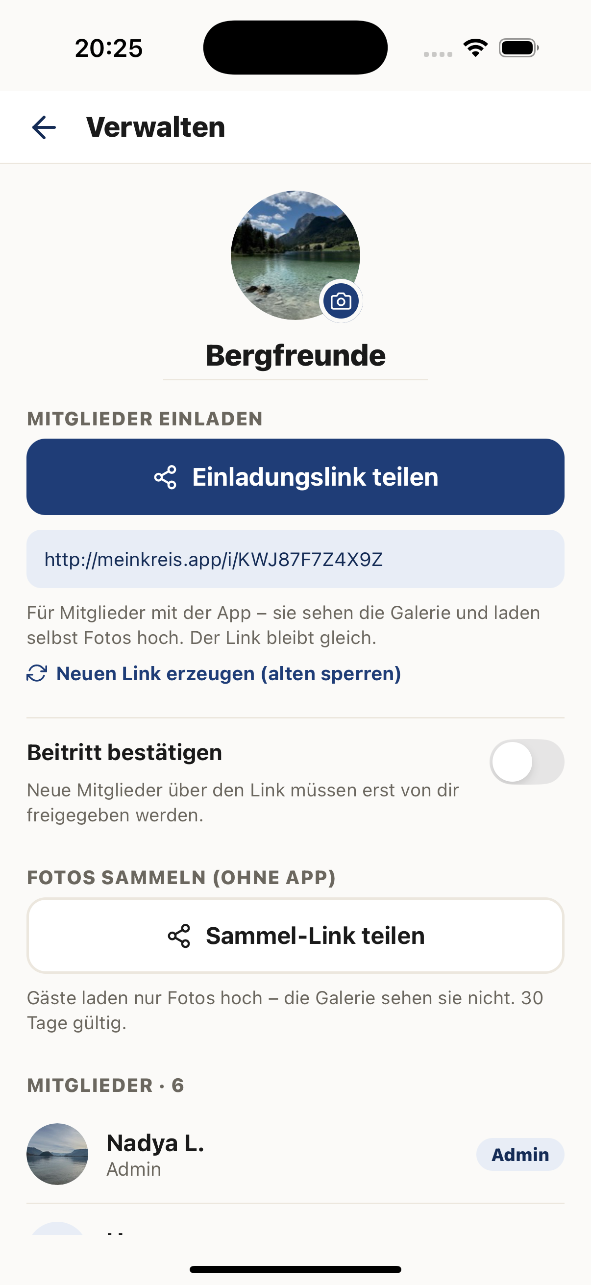 The manage screen in Kreis: share an invite link and a guest collect link.